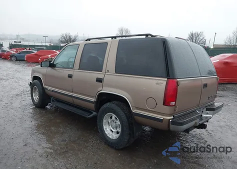 1996 Chevrolet Tahoe K1500 z USA, uszkodzony, nr VIN 1GNEK13R1TJ337928